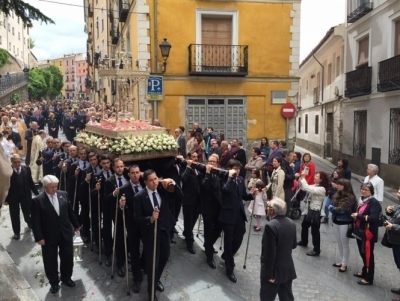 Íntima y emotiva procesión del Corpus Christi en Cuenca