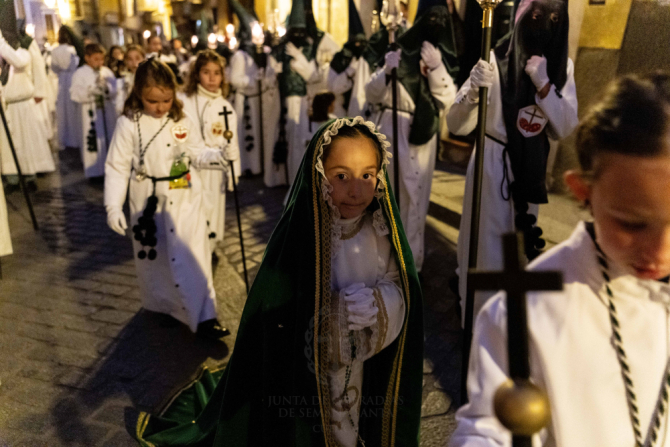 La altísima participación, especialmente de niños y jóvenes, y el buen tiempo, marcan la Semana Santa de 2026