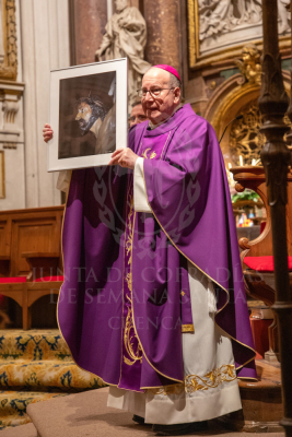 La Catedral acoge la prédica de las Siete Palabras en un Lunes Santo en que la lluvia impide la salida de la Vera Cruz