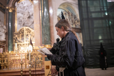 La Catedral acoge la prédica de las Siete Palabras en un Lunes Santo en que la lluvia impide la salida de la Vera Cruz