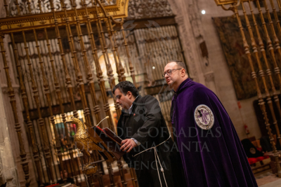 La Catedral acoge la prédica de las Siete Palabras en un Lunes Santo en que la lluvia impide la salida de la Vera Cruz