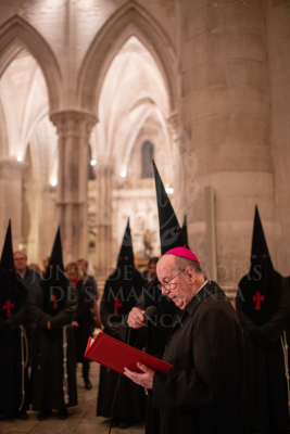 La Catedral acoge la prédica de las Siete Palabras en un Lunes Santo en que la lluvia impide la salida de la Vera Cruz