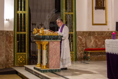 La Junta de Cofradías recuerda a los nazarenos fallecidos en el último año con la tradicional Misa Funeral