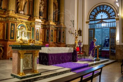La Junta de Cofradías recuerda a los nazarenos fallecidos en el último año con la tradicional Misa Funeral