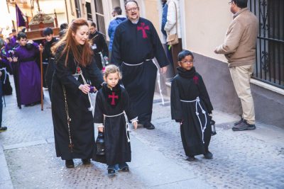Cuenca disfruta de la Procesión Infantil más multitudinaria de su historia en una radiante mañana de sol