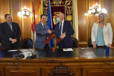 La Diputación y la Junta de Cofradías firman el convenio de colaboración para Semana Santa por valor de casi 50.000 euros