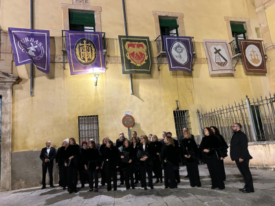 El Hospital de Santiago ya luce los colores y emblemas de nuestra Semana Santa