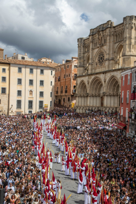 Y el Señor escuchó la plegaria de Cuenca e hizo brillar el sol para un radiante Hosanna