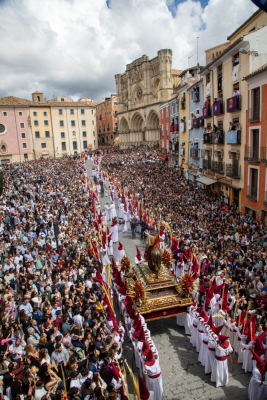 Y el Señor escuchó la plegaria de Cuenca e hizo brillar el sol para un radiante Hosanna