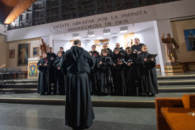 Multitud, silencio y respeto para un Lunes Santo de adelanto horario y final marcado por la lluvia