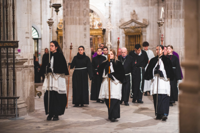 Multitud, silencio y respeto para un Lunes Santo de adelanto horario y final marcado por la lluvia