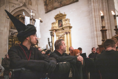 Multitud, silencio y respeto para un Lunes Santo de adelanto horario y final marcado por la lluvia