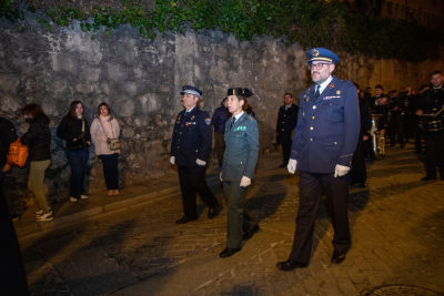 Cuenca refrenda su amor por Cristo en un Santo Entierro íntimo y participativo