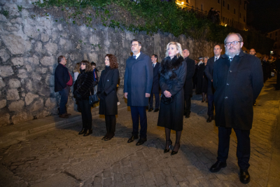 Cuenca refrenda su amor por Cristo en un Santo Entierro íntimo y participativo