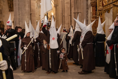 Cuenca refrenda su amor por Cristo en un Santo Entierro íntimo y participativo