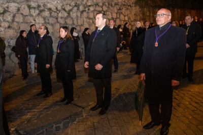 Cuenca refrenda su amor por Cristo en un Santo Entierro íntimo y participativo