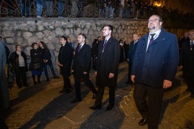 Cuenca refrenda su amor por Cristo en un Santo Entierro íntimo y participativo