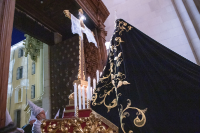 Cuenca refrenda su amor por Cristo en un Santo Entierro íntimo y participativo
