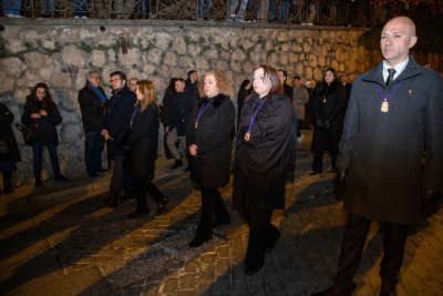 Cuenca refrenda su amor por Cristo en un Santo Entierro íntimo y participativo