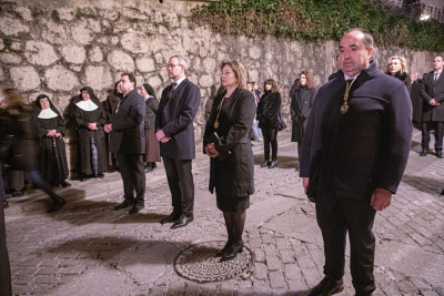 Cuenca refrenda su amor por Cristo en un Santo Entierro íntimo y participativo