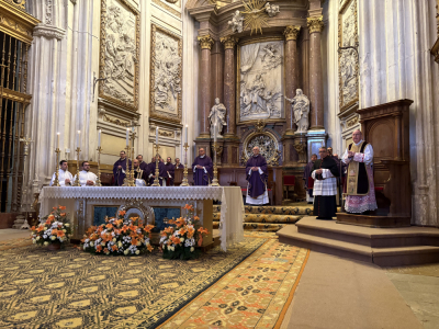 La Junta de Cofradías asiste a la Misa Funeral por el Santo Padre presidida por el obispo