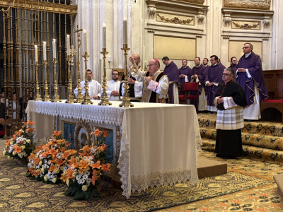 La Junta de Cofradías asiste a la Misa Funeral por el Santo Padre presidida por el obispo