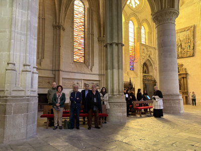La Junta de Cofradías asiste a la Misa Funeral por el Santo Padre presidida por el obispo
