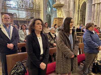 La Junta de Cofradías asiste a la Misa Funeral por el Santo Padre presidida por el obispo