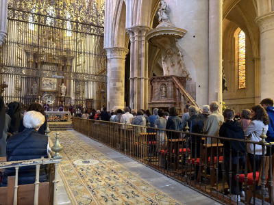 La Junta de Cofradías asiste a la Misa Funeral por el Santo Padre presidida por el obispo