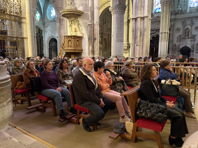 La Junta de Cofradías asiste a la Misa Funeral por el Santo Padre presidida por el obispo
