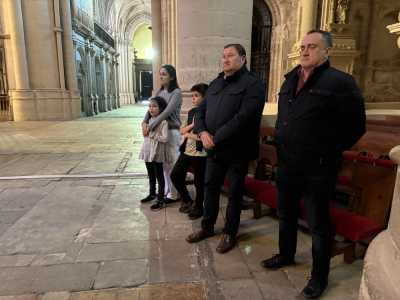 La Junta de Cofradías asiste a la Misa Funeral por el Santo Padre presidida por el obispo