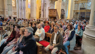 La Junta de Cofradías asiste a la Misa Funeral por el Santo Padre presidida por el obispo