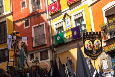 Cine, taller de manualidades, taller de repostería,  inauguración del Belén y Buzón Real para celebrar la Navidad en la Hermandad de El Descendimiento