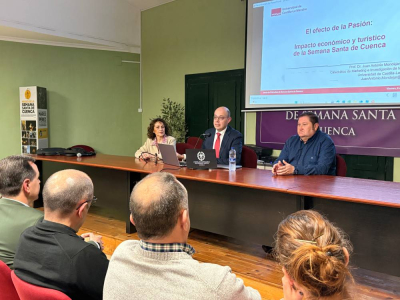 Más de un centenar de directivos de nuestras hermandades se forman en religiosidad, puesta en escena e impacto económico