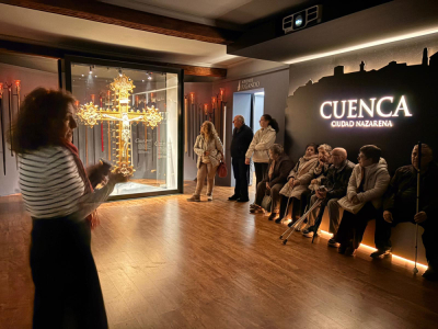 Afiliados de ONCE Cuenca conocen el renovado Museo de Semana Santa