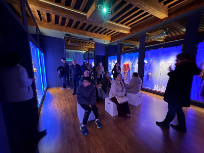 Afiliados de ONCE Cuenca conocen el renovado Museo de Semana Santa