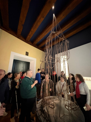 Afiliados de ONCE Cuenca conocen el renovado Museo de Semana Santa