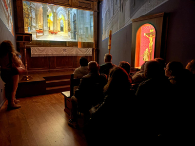 Afiliados de ONCE Cuenca conocen el renovado Museo de Semana Santa