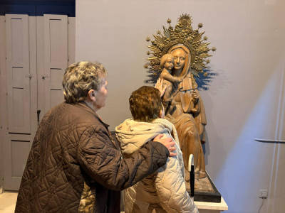 Afiliados de ONCE Cuenca conocen el renovado Museo de Semana Santa