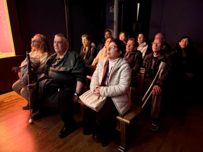 Afiliados de ONCE Cuenca conocen el renovado Museo de Semana Santa