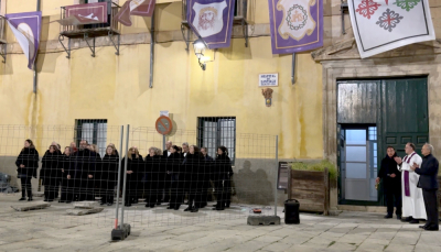 La JdC colabora por tercer año con el Hospital de Santiago en el embellecimiento de su fachada para Semana Santa