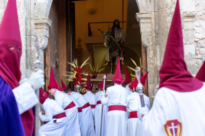 Cuenca reafirma su amor por Cristo y por su Semana Santa en un Hosanna en volandas por el vendaval