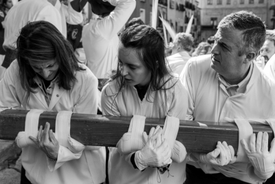 Cuenca reafirma su amor por Cristo y por su Semana Santa en un Hosanna en volandas por el vendaval