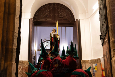 Entre el estruendo y la compasión