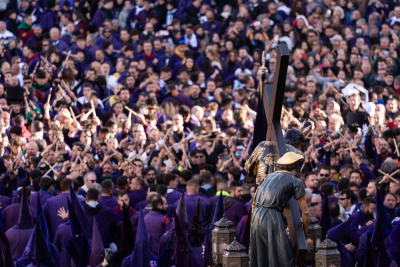 Entre el estruendo y la compasión