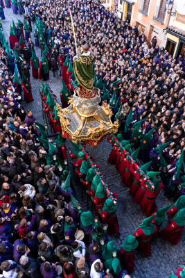 Entre el estruendo y la compasión