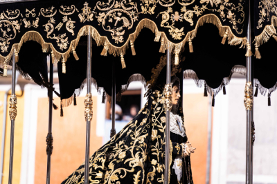 Entre el estruendo y la compasión