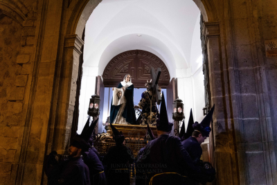 Entre el estruendo y la compasión