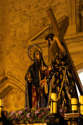 Entre el estruendo y la compasión