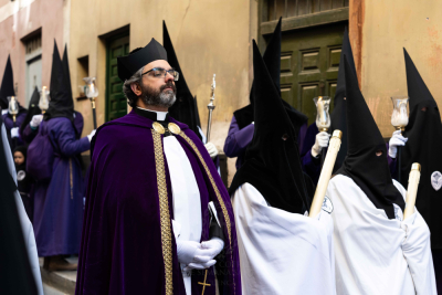 Entre el estruendo y la compasión